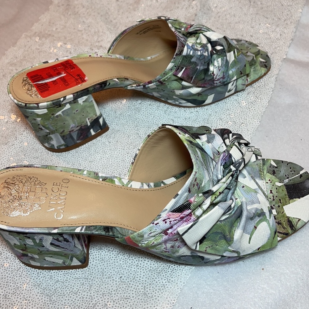 New Vince Camuto Sharrey Slides Size 8m - image 7
